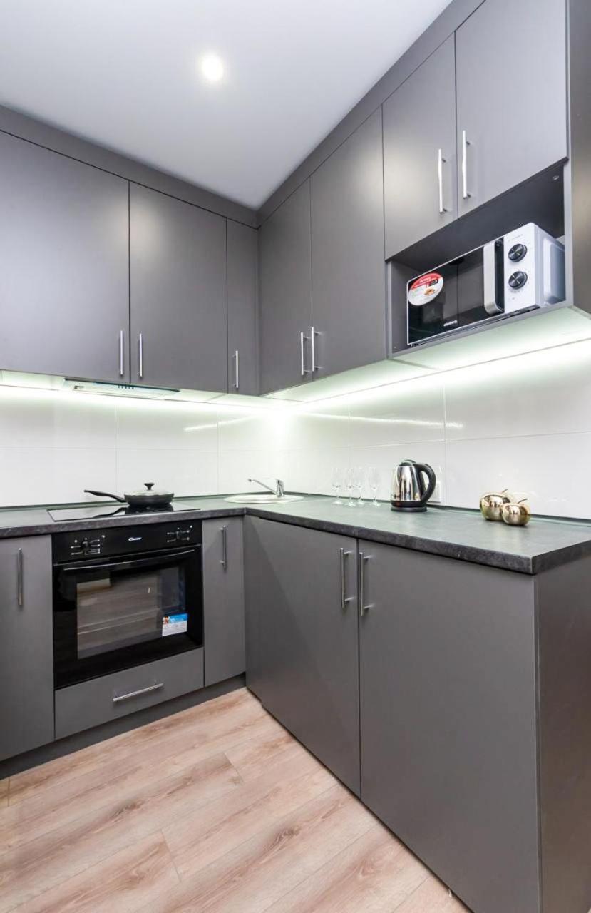 Шикарные Апартаменты, Ревудского 40В, 3 Мин Пешком М Харьковская Kiev Extérieur photo