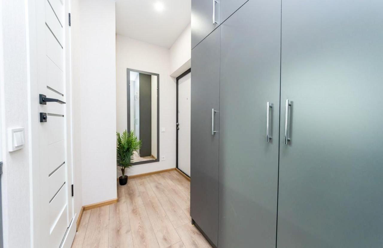 Шикарные Апартаменты, Ревудского 40В, 3 Мин Пешком М Харьковская Kiev Extérieur photo